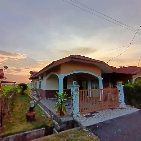 Ebnur Homestay Arau Exterior photo